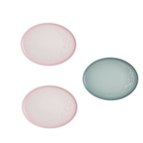 Plat De Service Ovale 36Cm Relief Jardin Meringue / Sea Salt / Shell Pink Le Creuset