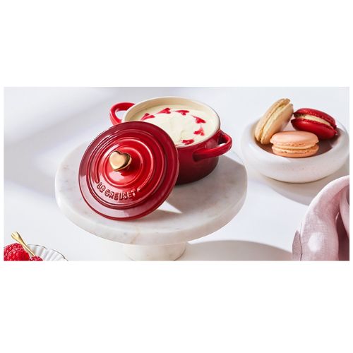 Mini-cocotte ronde 10 cm cerise bouton cœur - Le creuset