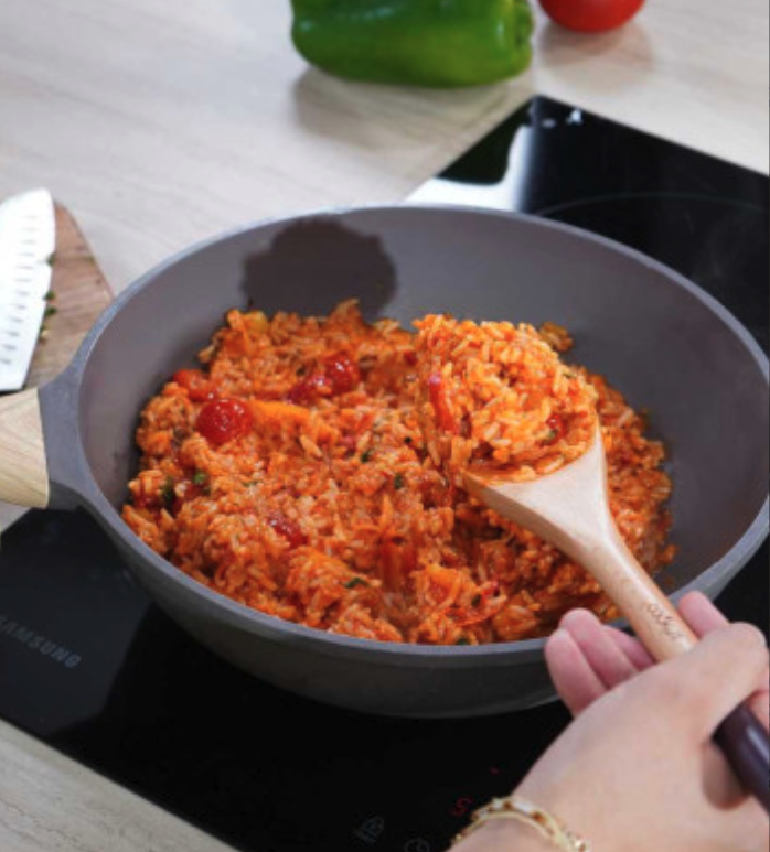 L'incroyable Wok 28 cm en fonte d'aluminium taupe - COOKUT